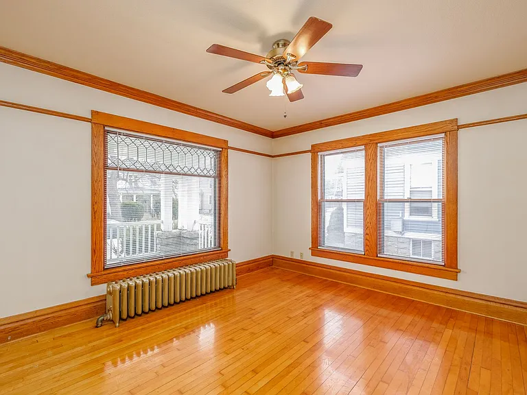 547 Jefferson St — Photo 10