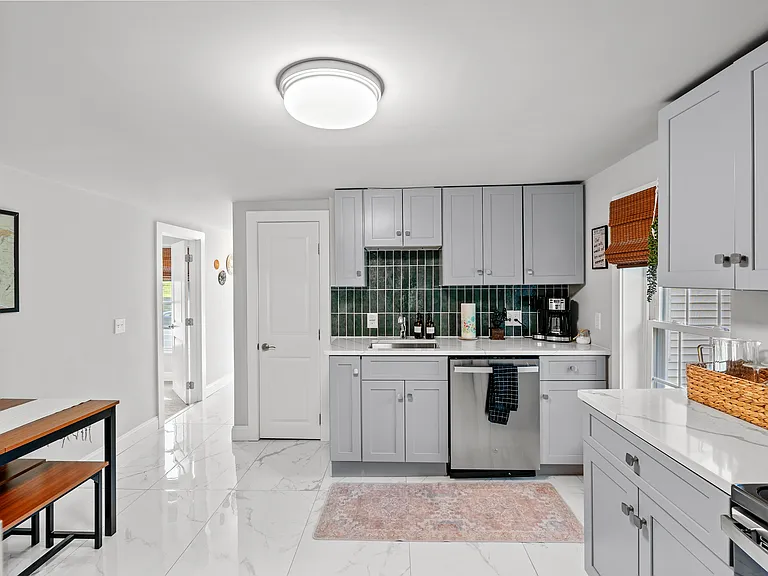 324 Washington St #1 — Photo 2
