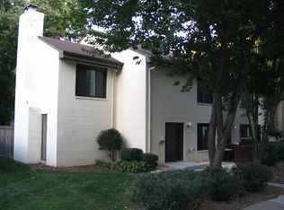 2037 Golf Course Dr, Reston, VA 20191