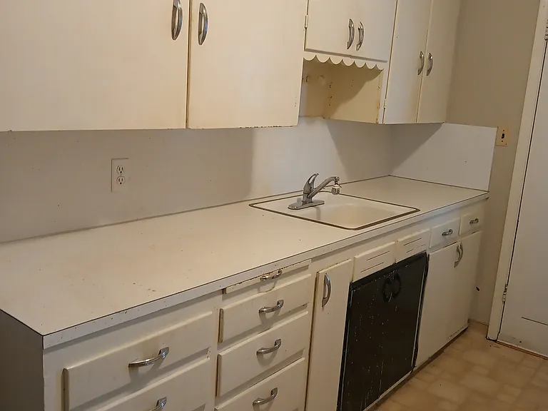 460 N Broadway St #4 — Photo 1