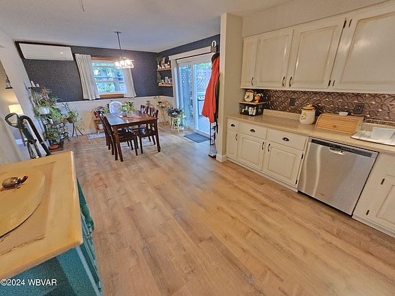 4th image of 46 Dogwood Dr