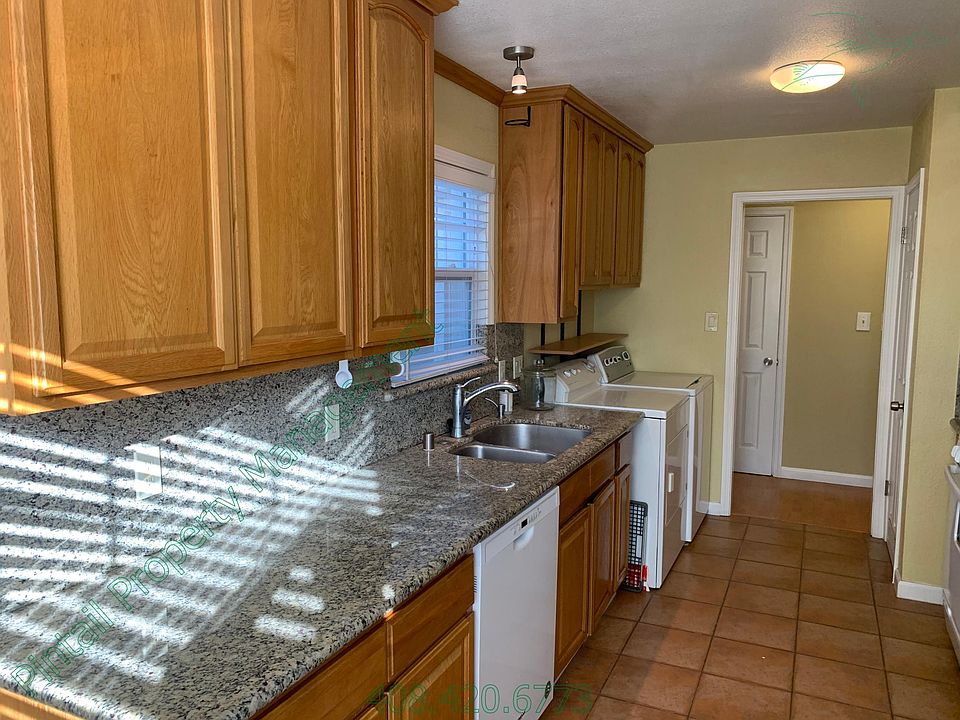 1st image of 215 Chiquita Ave