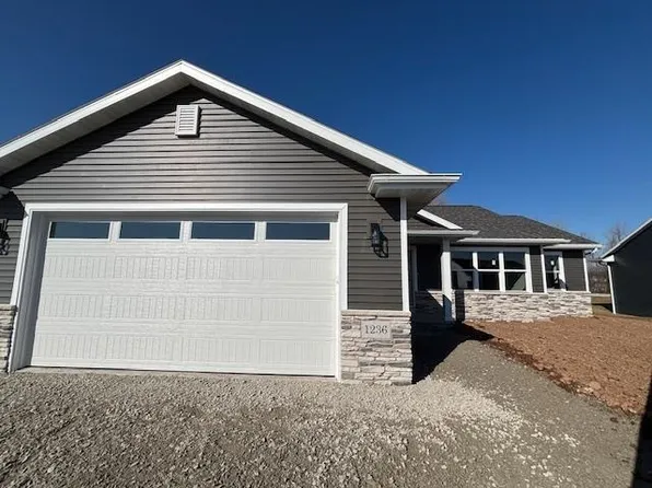 1236 W Thorn Creek Dr, Hilbert, WI 54129