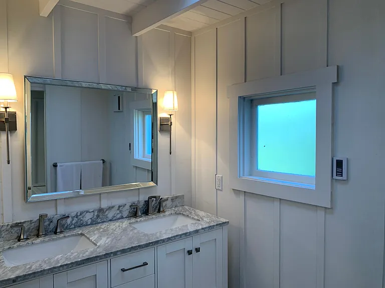 2nd bath with double sink