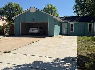 2007 N Wood Ct, Wichita, KS 67212