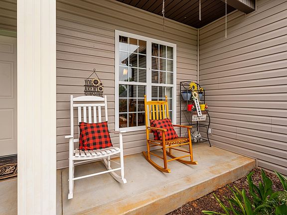 5th image of 515 S Fredrick Way