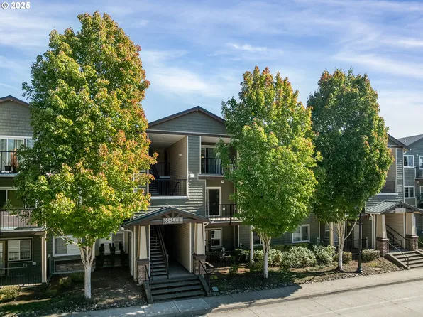 10654 NE Holly St Unit 206, Hillsboro, OR 97006
