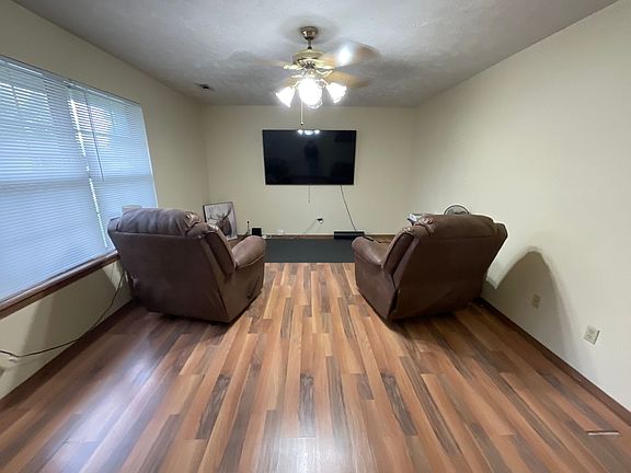 3rd image of 1005 W Edgewood St