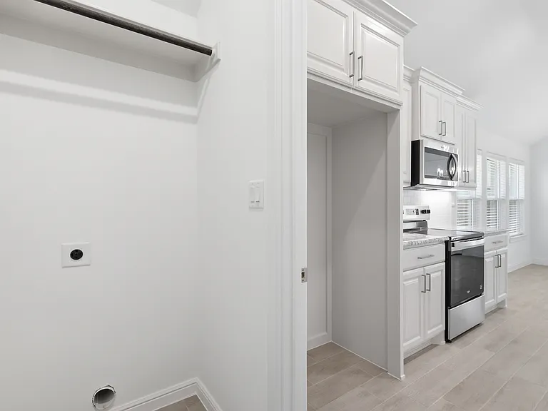 608 Violet Dr — Photo 9
