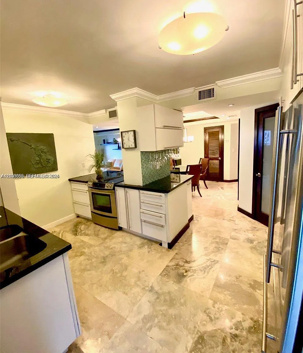 Ocean View Plaza Condo — Photo 2