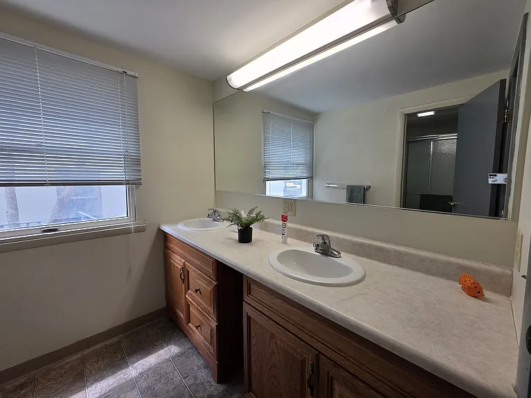 105 Dryden Ct — Photo 33