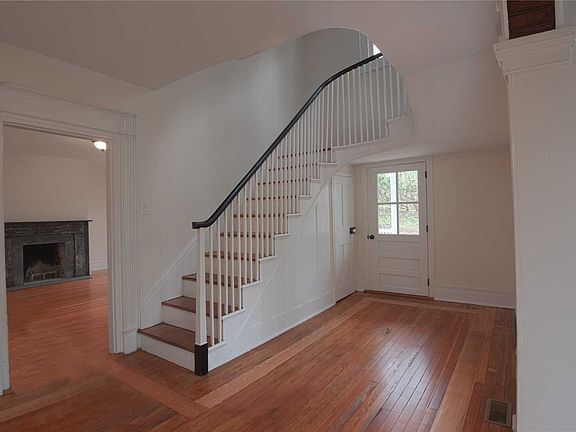 5th image of 592 Landing Ave
