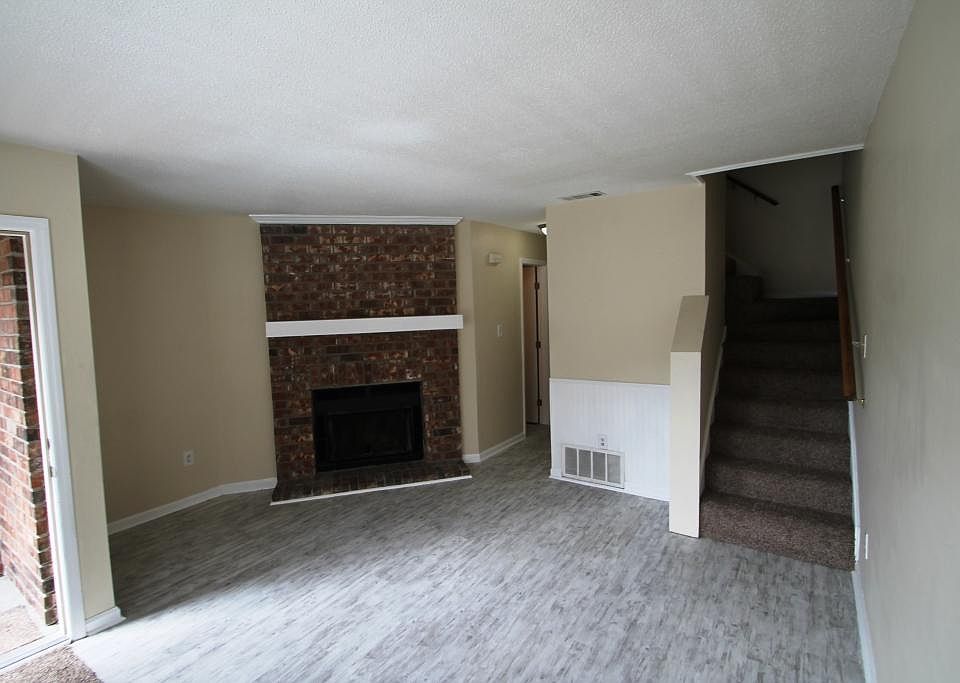 2nd image of 111 Brandon Ln APT B