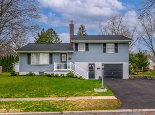 17 Briarcliff Rd, Elizabethtown, PA 17022