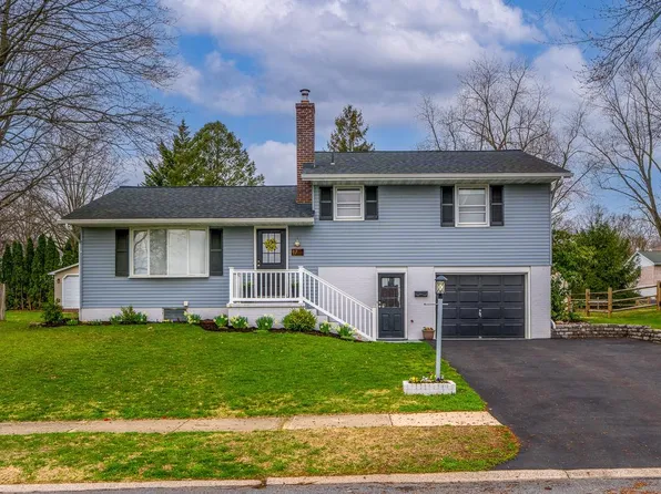 17 Briarcliff Rd, Elizabethtown, PA 17022