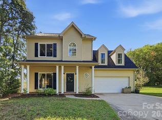 2822 Carriage Crossing Dr, Matthews, NC 28105