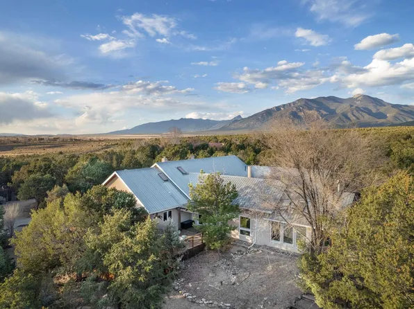 635 Don Nicholas Rd, Taos, NM 87571