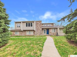 12615 Sky Park Dr, Omaha, NE 68137