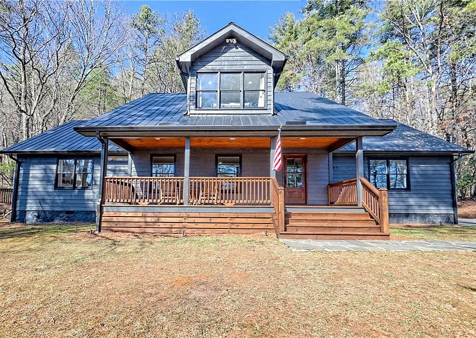 1st image of 456 Barnyard Ln