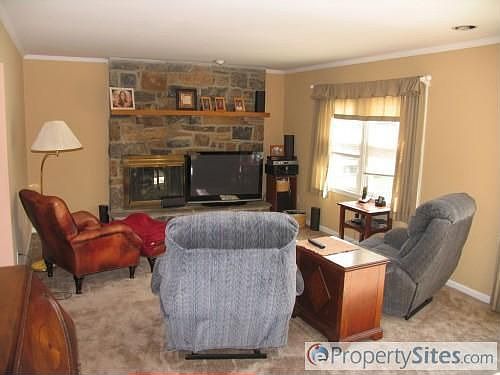 5th image of 1002 Winding River Ln