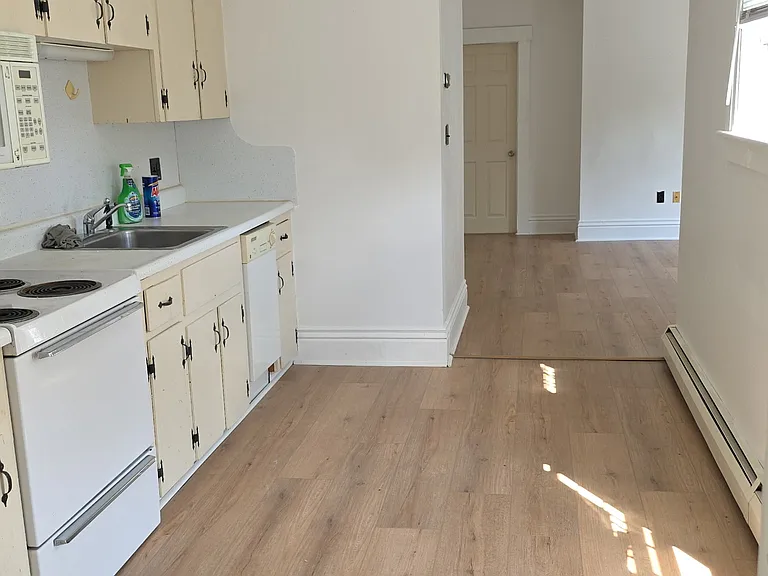 163 Pleasant St #2E — Photo 5