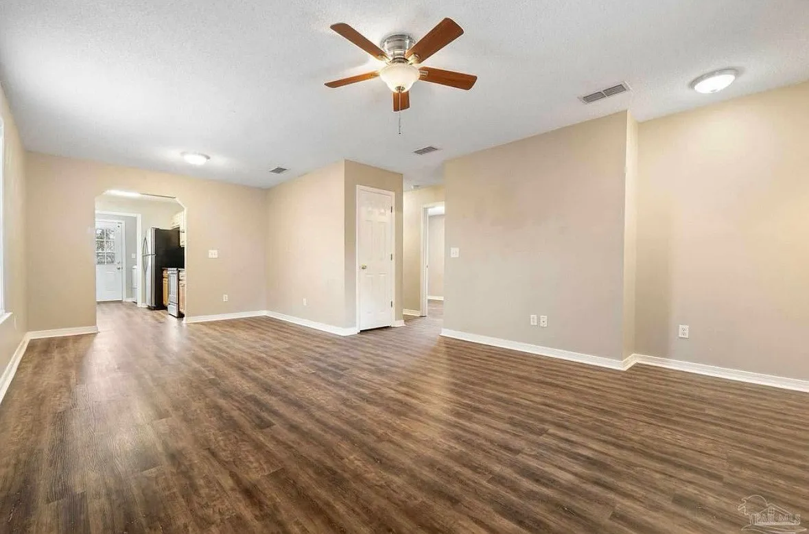 3 bed, 1100 sqft, $2,500 — Photo 4