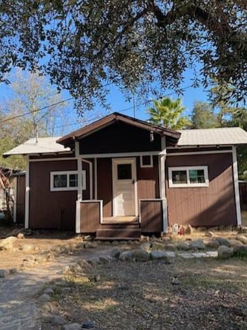 1st image of 104 E Summer St