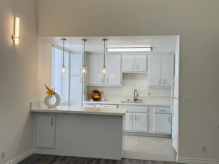 1751 S Bentley Ave #7 — Photo 5