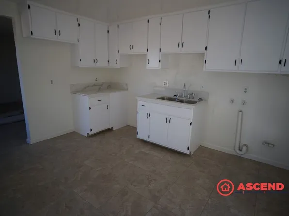 209 E. Warren Ave, 209 E Warren Ave #C, Bakersfield, CA 93308