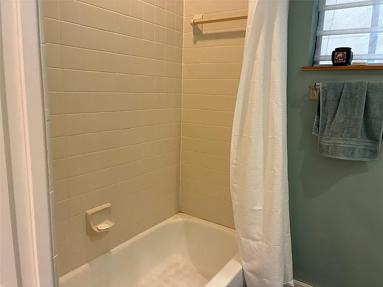 6320 Haskell St #A — Photo 29