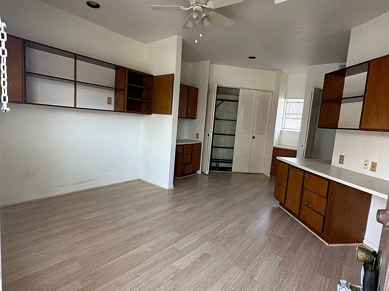 7901 Cambridge St — Photo 24