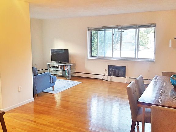 4th image of 425 S Huntington Ave APT 9