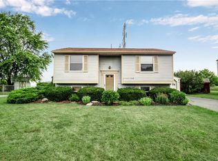 6593 Royal Pkwy N, Lockport, NY 14094