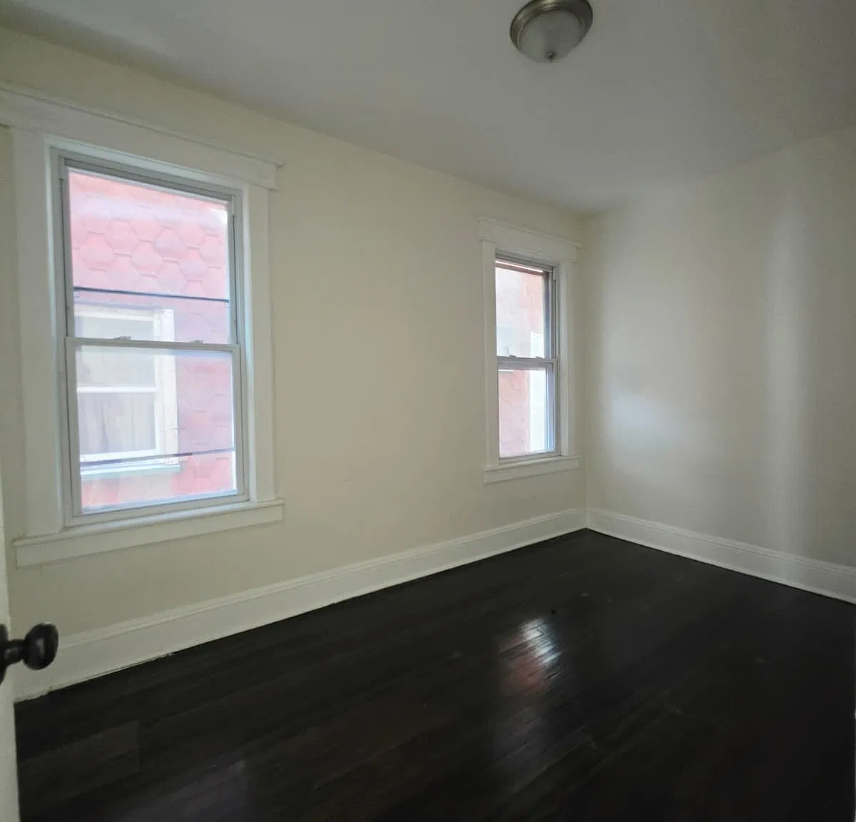 3 bed, 1000 sqft, $2,600 — Photo 2