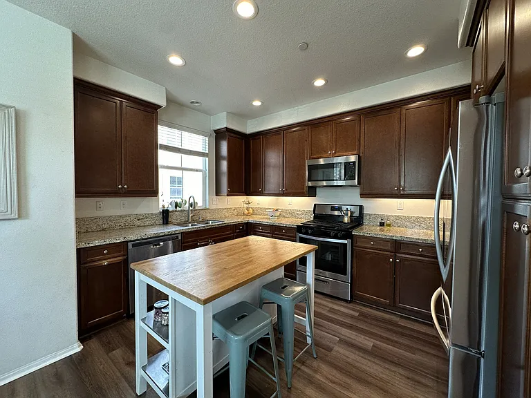 12 Wesley Way — Photo 3