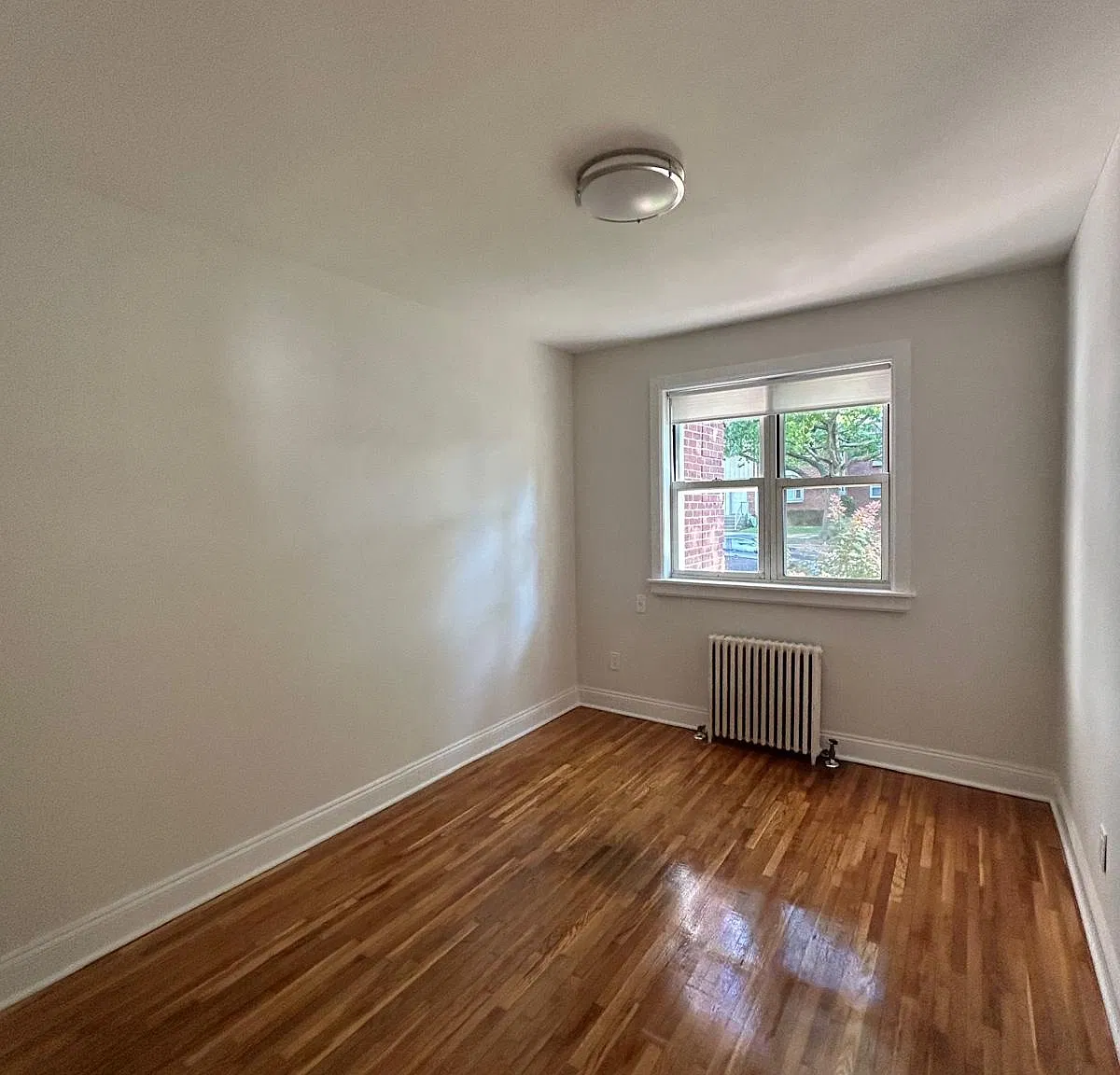 Cloverdale Ln, Oakland Gardens — Photo 1
