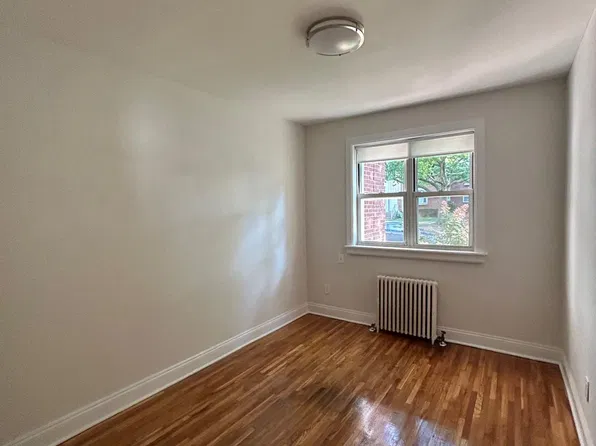 (undisclosed Address), Oakland Gardens, NY 11364