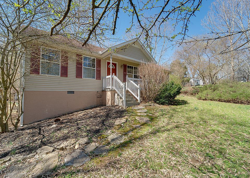 1st image of 412B Kemp Rd
