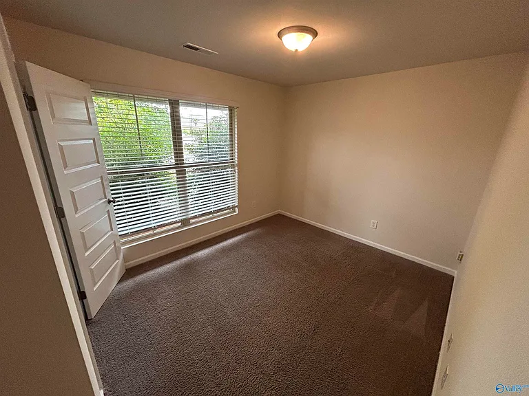 122 Daymark Dr — Photo 4