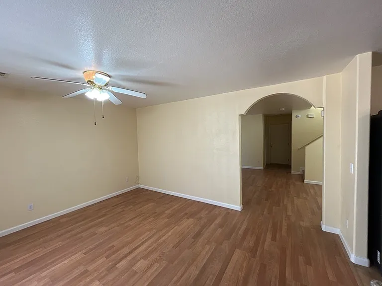 6045 Stone Hollow Ave — Photo 8