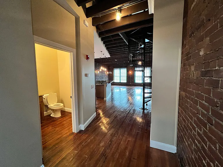 301 Market St SE — Photo 29