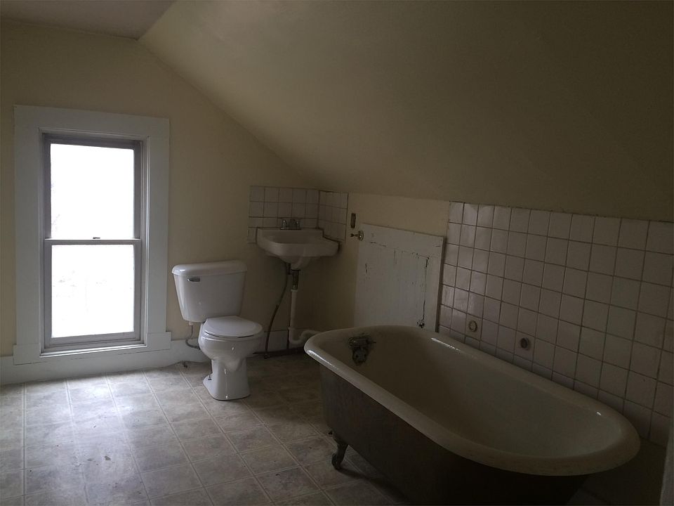 1st image of 203 Sumner St
