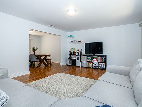 2nd image of 18 Carlyle Pl