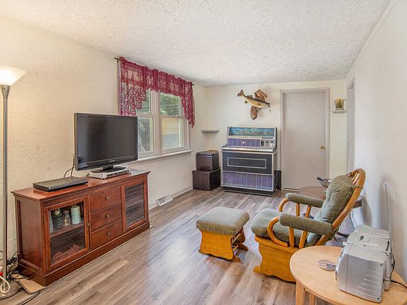 5th image of 208 Blake Blvd