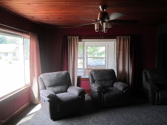 3rd image of 32 Yale St