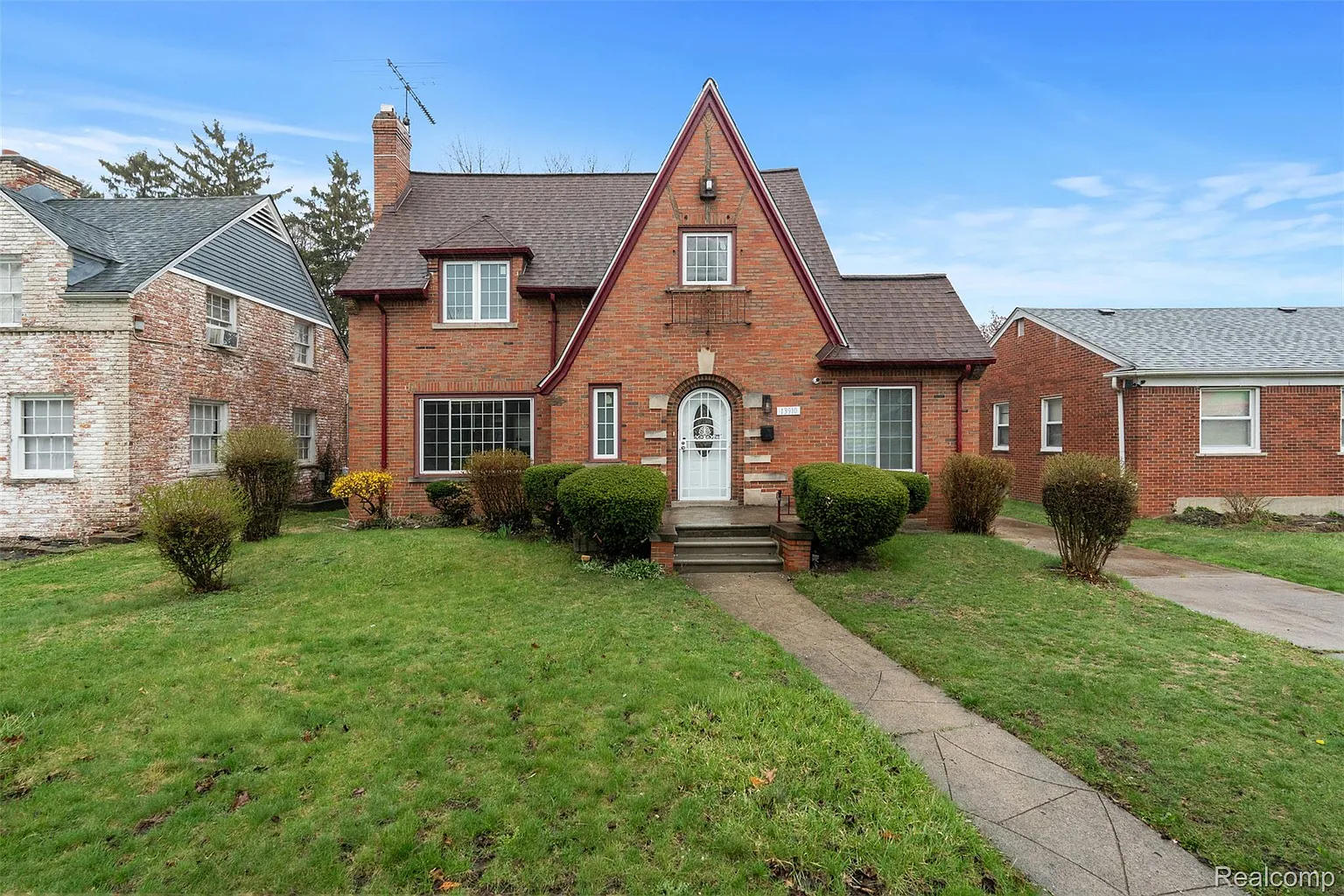 13910 Grandmont Ave photo 1