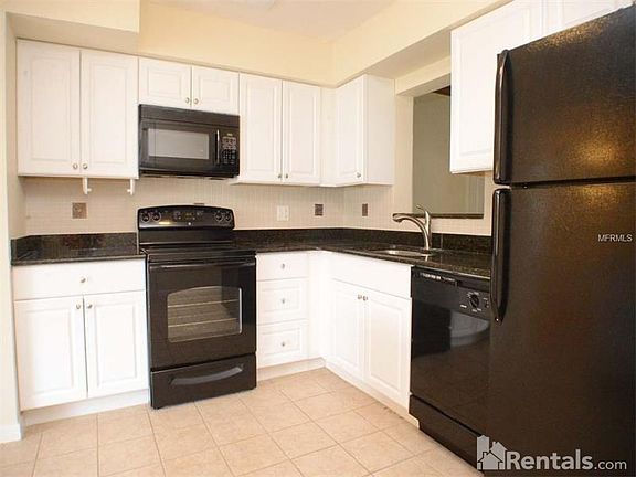 3rd image of 1102 N Palm Dr