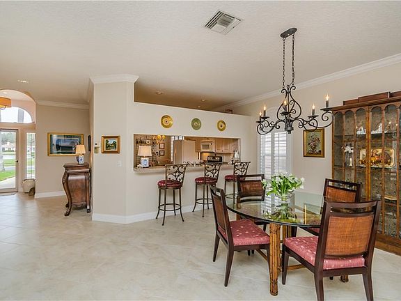 3rd image of 1079 Dartford Dr