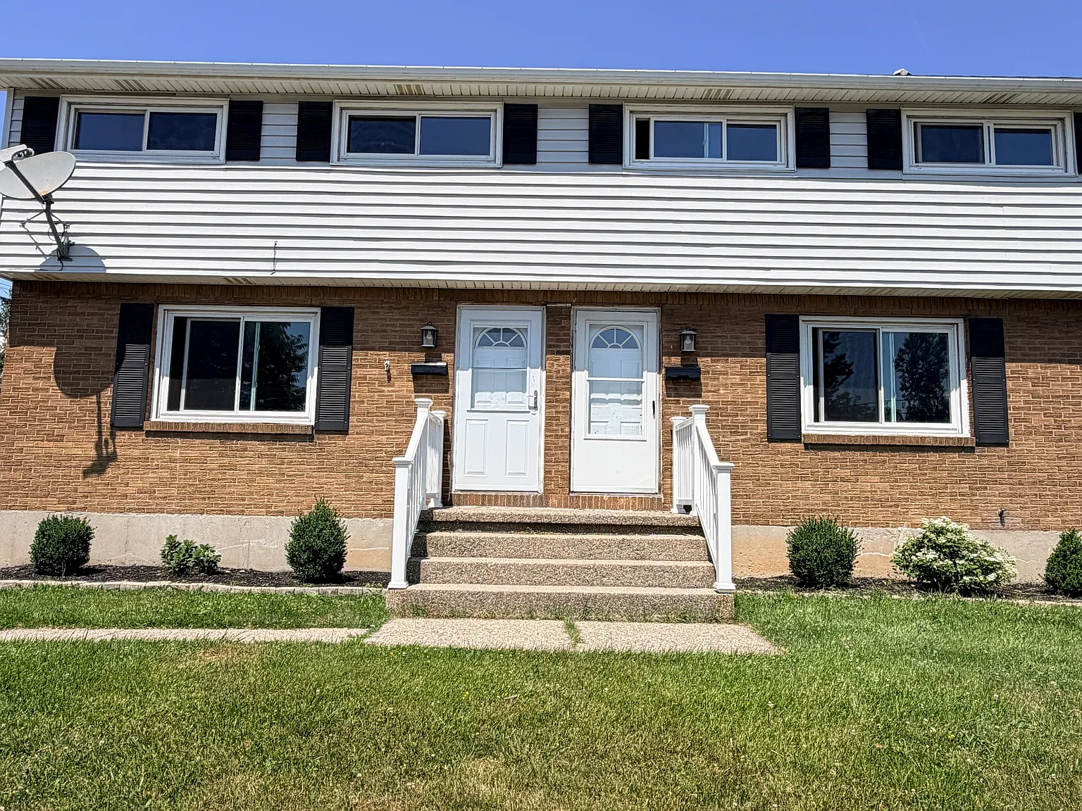 3 bed, $1,700 — Photo 1
