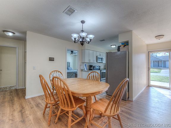 5th image of 1020 W Washington Pl S